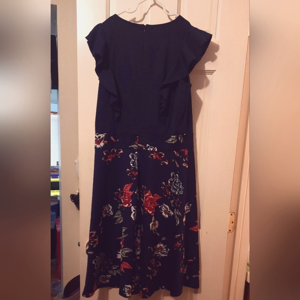 Yathon brand women's large dress. Navy blue top half floral print bottom half.